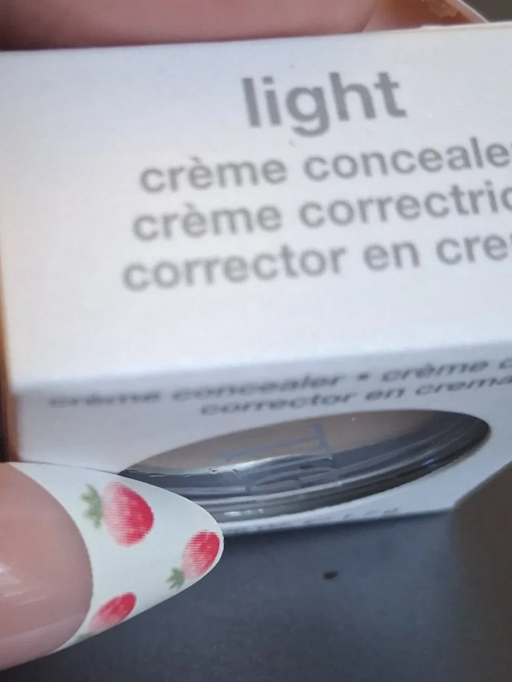 TIGI Cosmetics light Creme Concealer